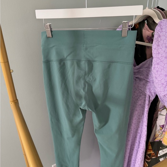 Vuori Green Daily Legging - Picture 4 of 5
